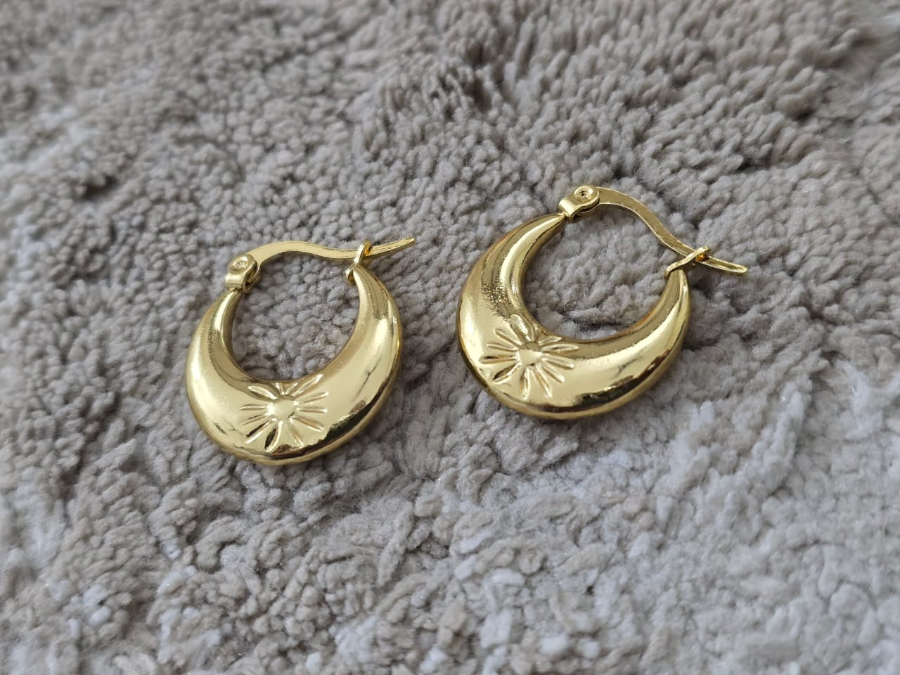 Star Hoops- Gold